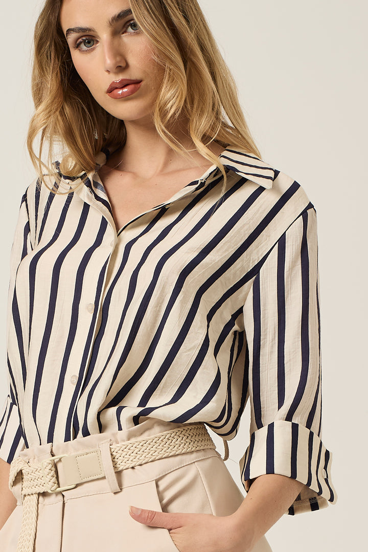 Camicia a righe con manica a 3/4