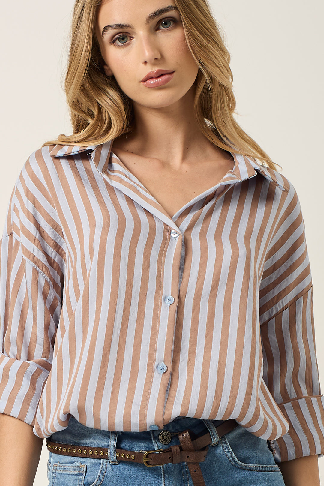 Camicia in viscosa a righe tessute