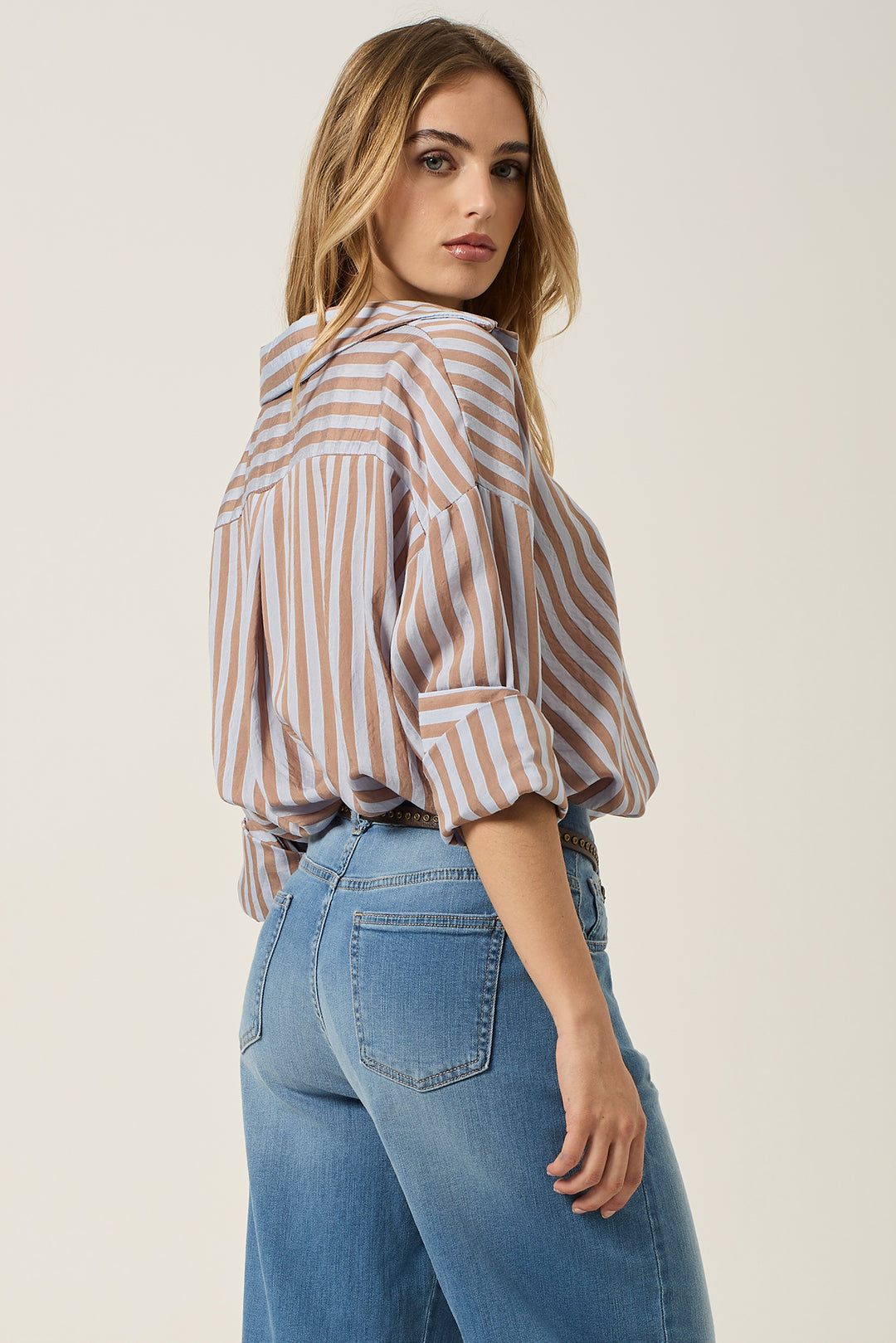 Camicia in viscosa a righe tessute