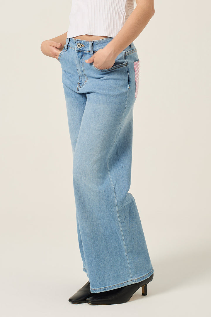 Jeans con tasche rosa con microborchie