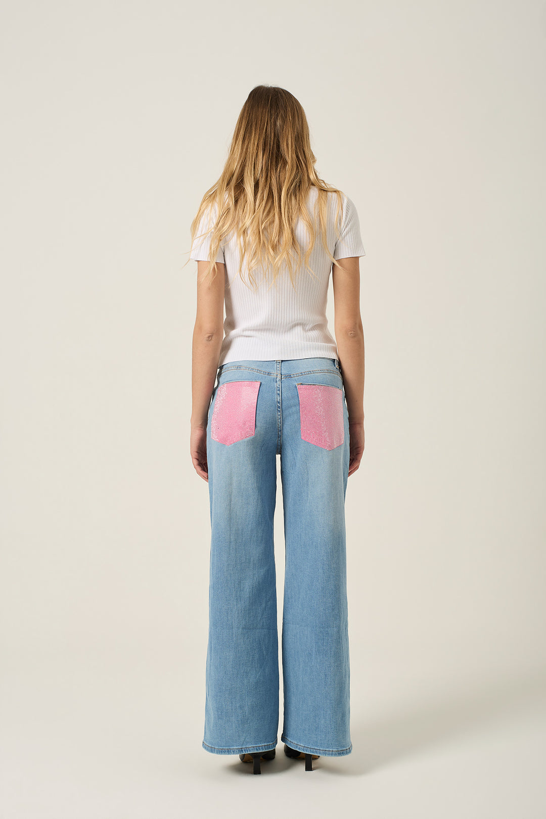 Jeans con tasche rosa con microborchie