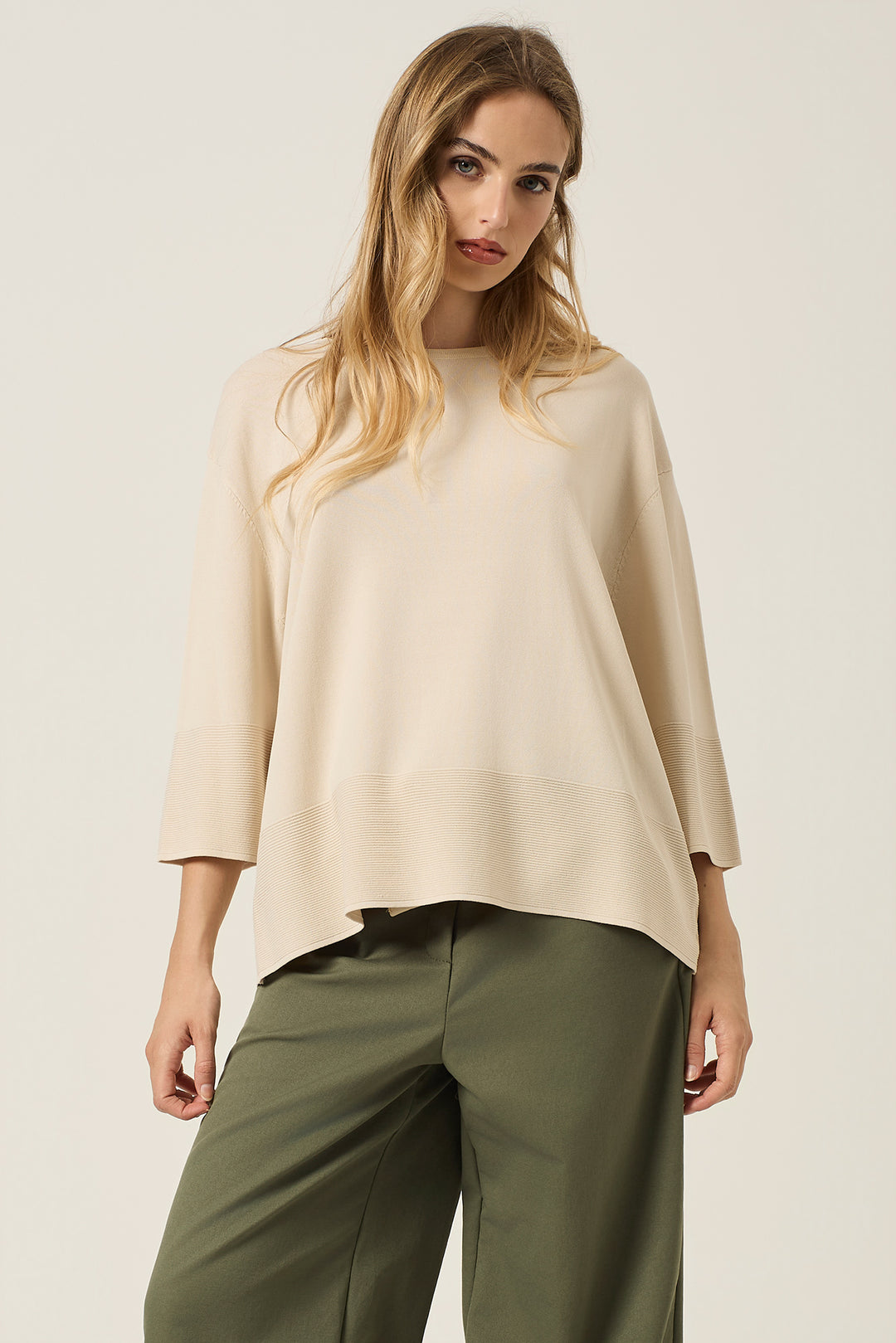 Maglia leggera con bordi
