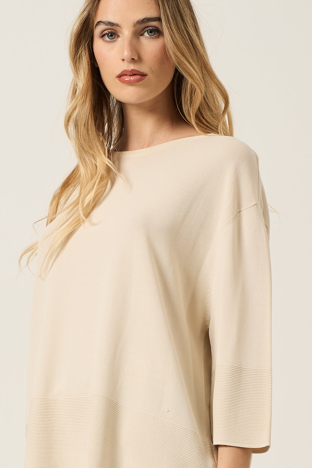 Maglia leggera con bordi