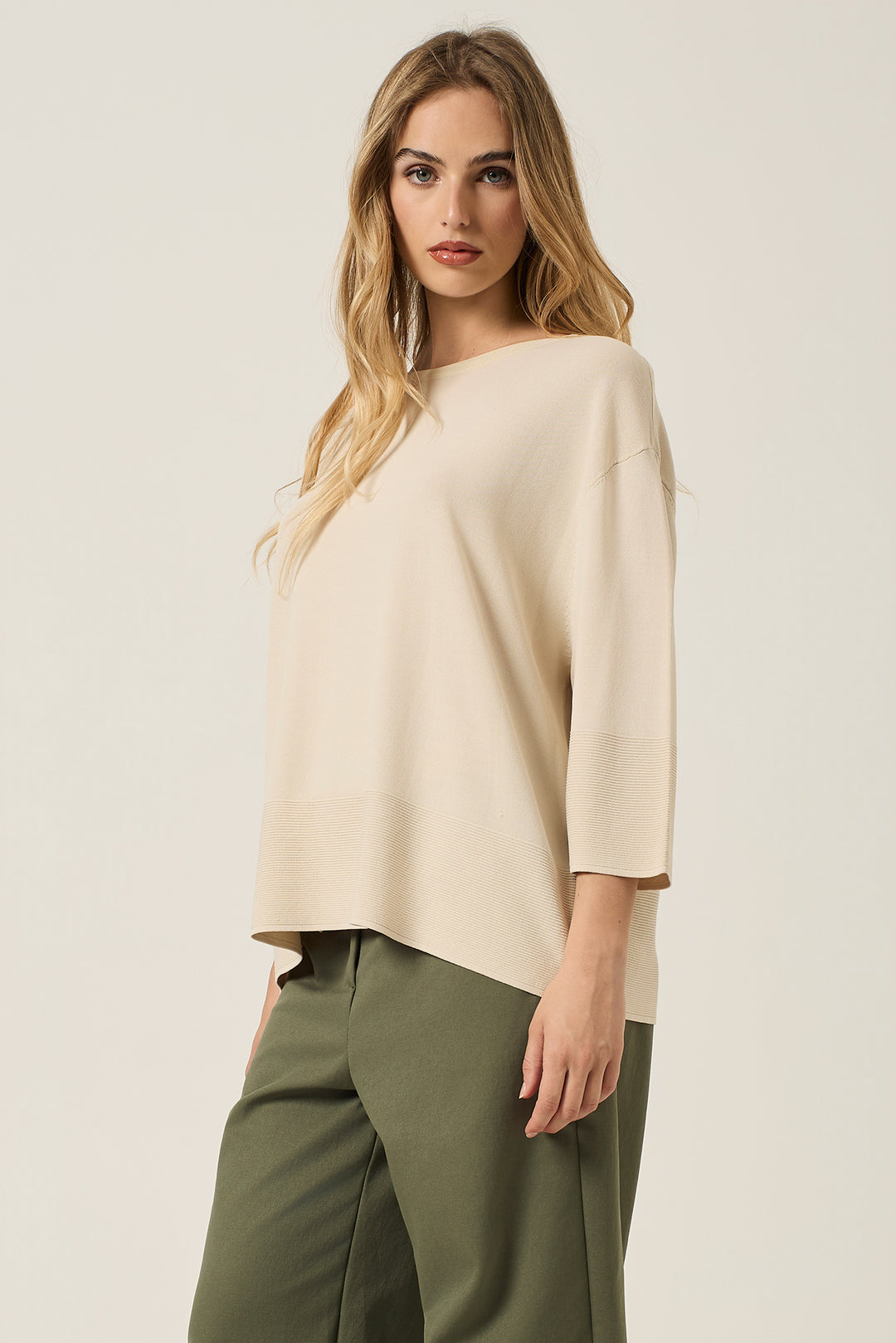 Maglia leggera con bordi