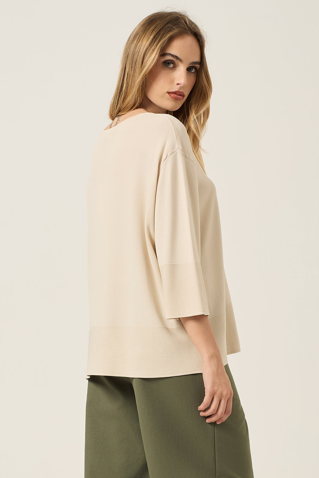 Maglia leggera con bordi