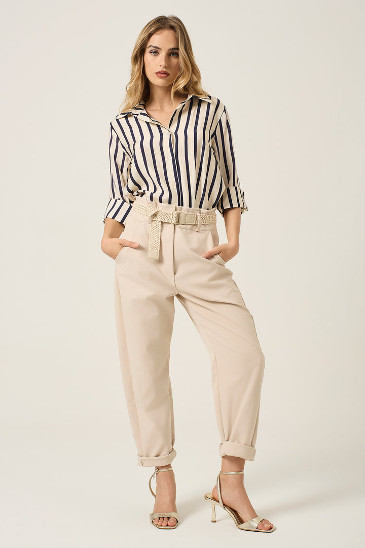 Pantalone jogger in gabardina con cinta