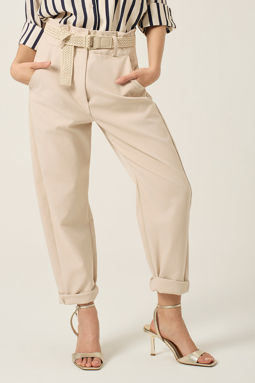 Pantalone jogger in gabardina con cinta