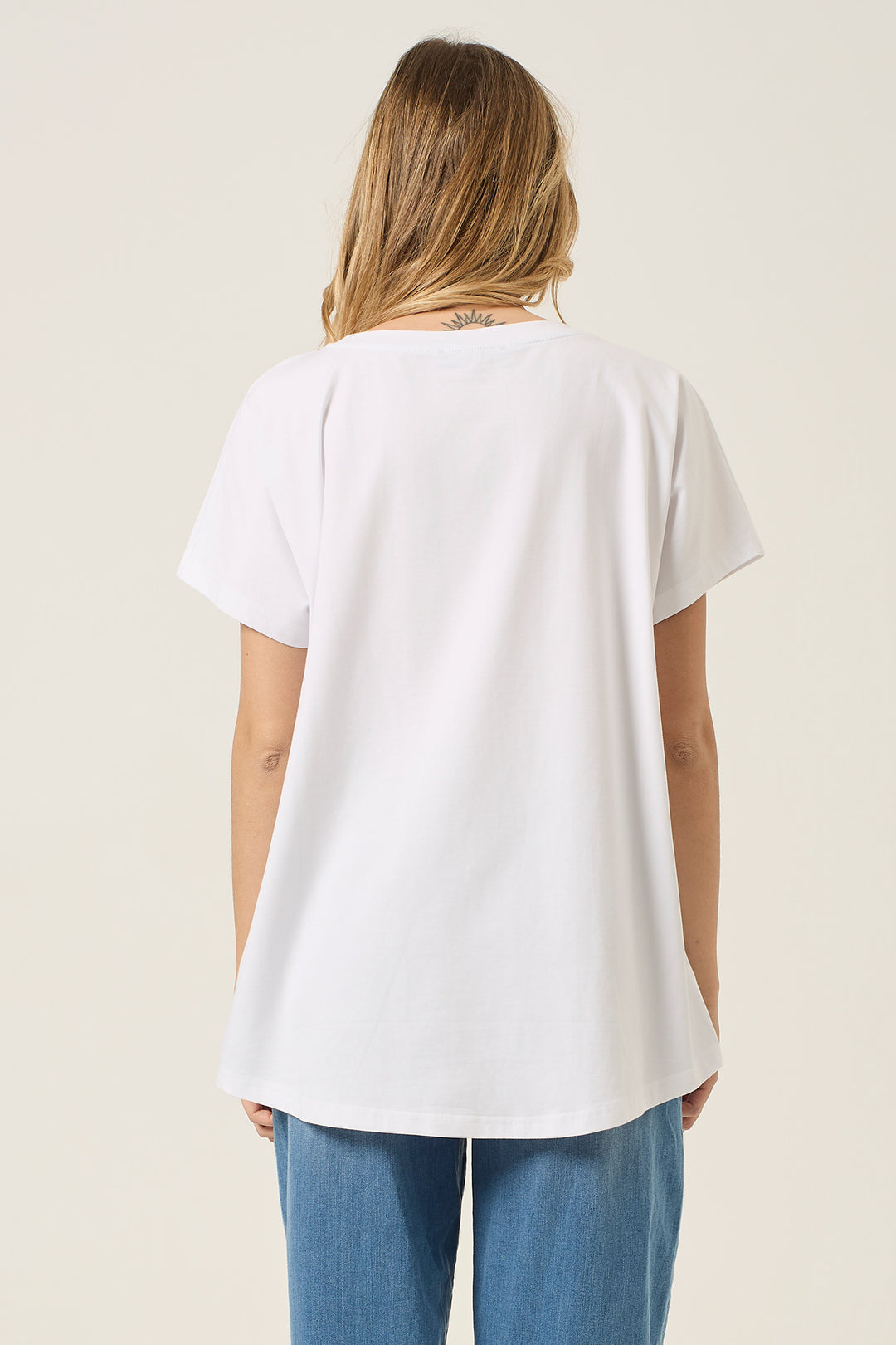 T-shirt stampa pennellate e cuori