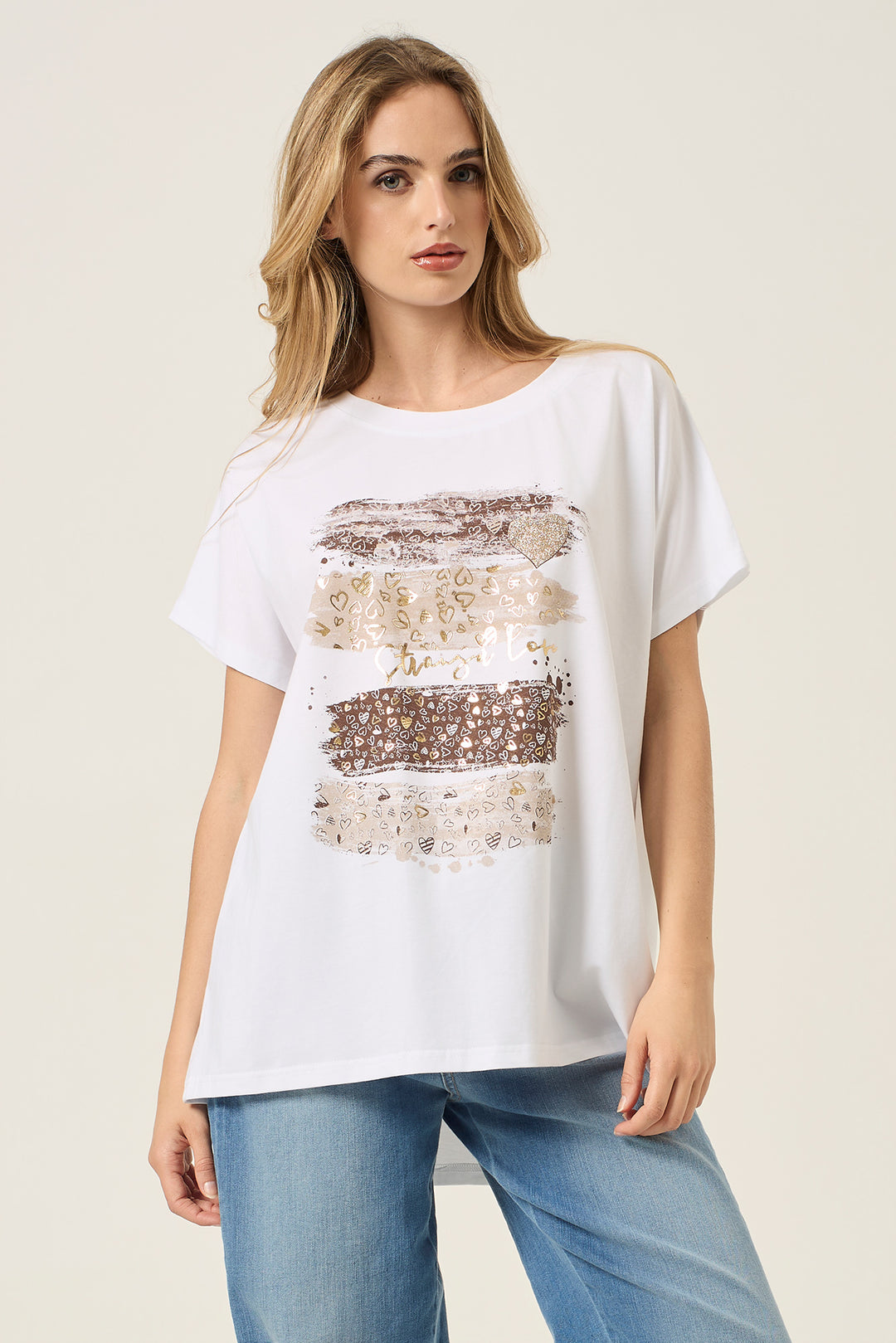 T-shirt stampa pennellate e cuori