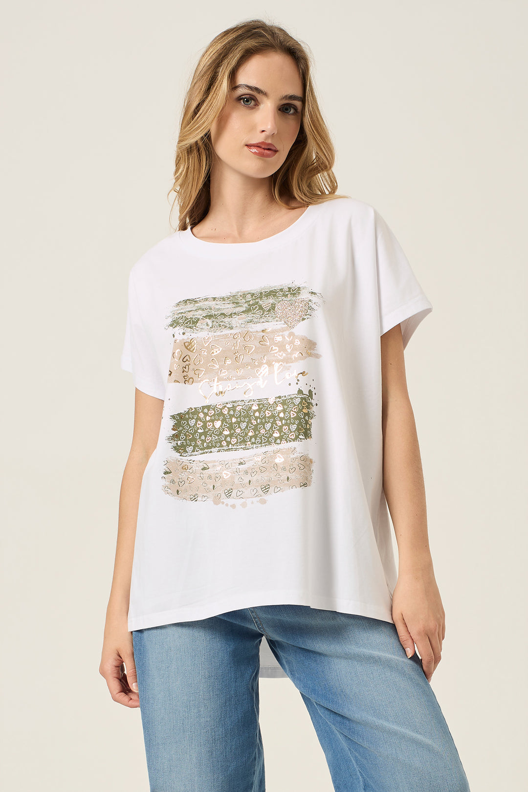 T-shirt stampa pennellate e cuori