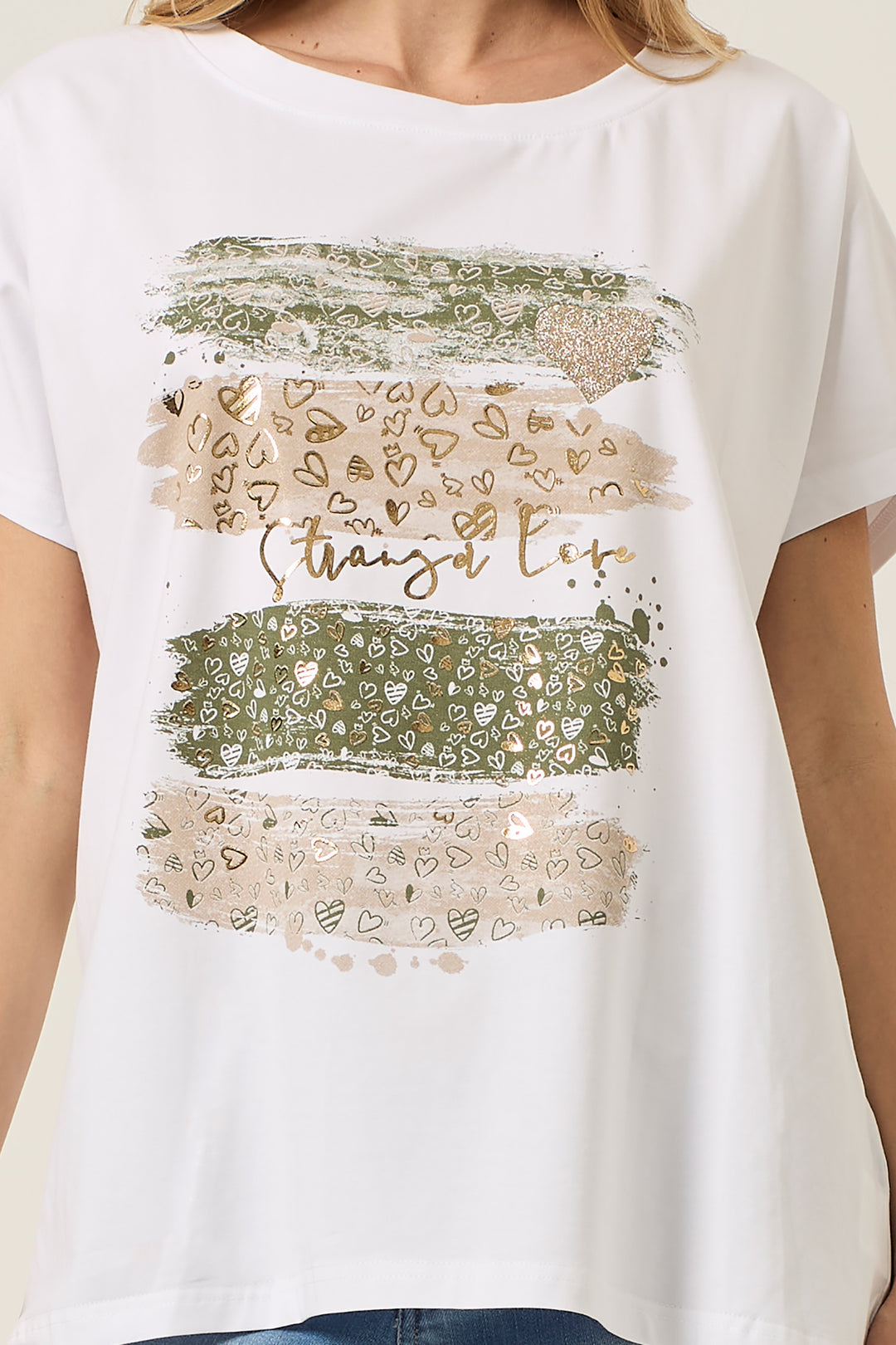 T-shirt stampa pennellate e cuori