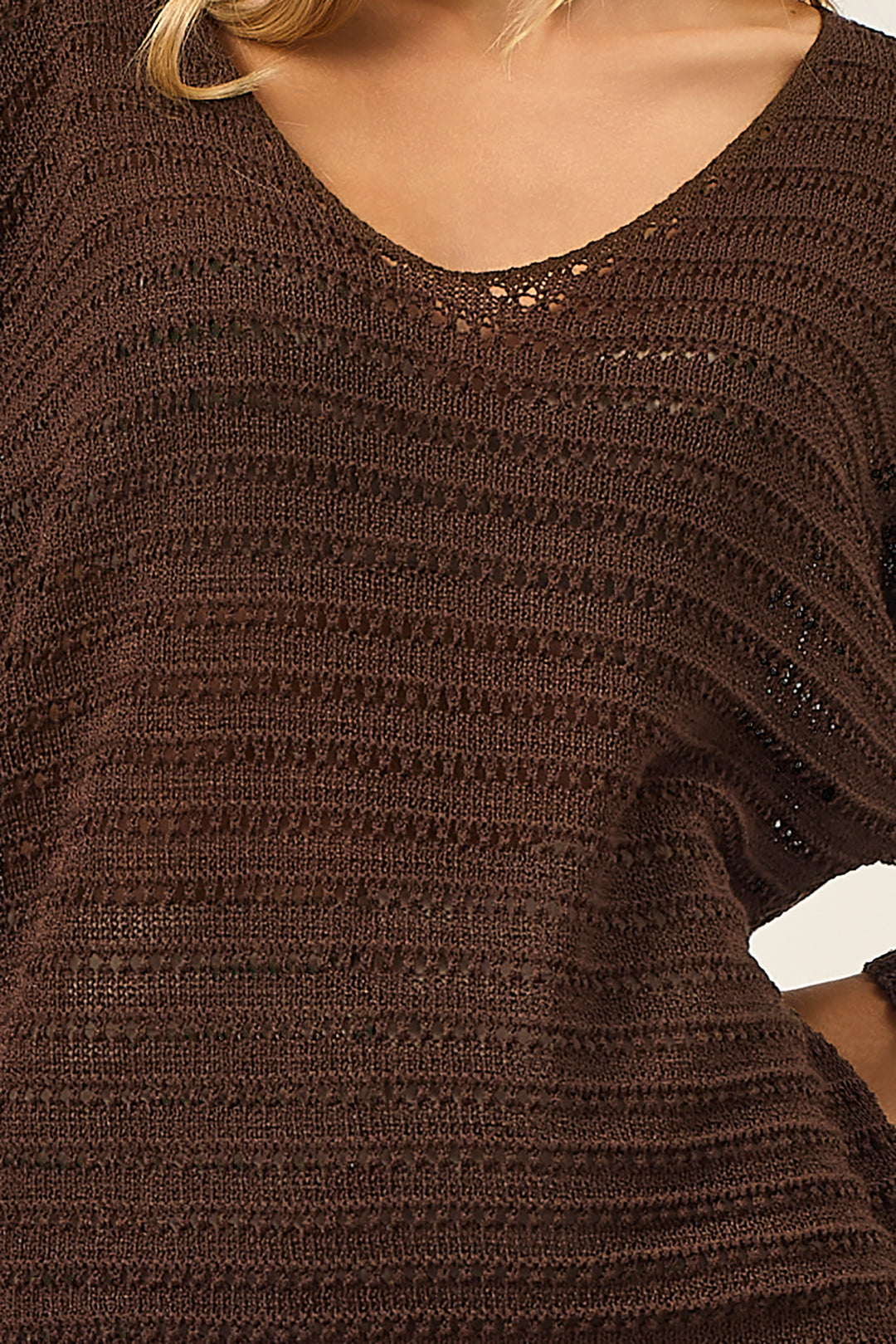 Maglia scollo a V traforata