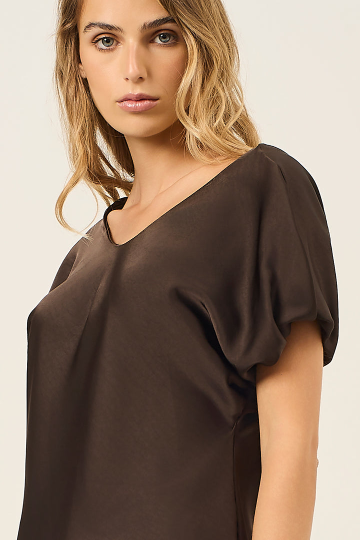 Blusa in satin maniche a sbuffo