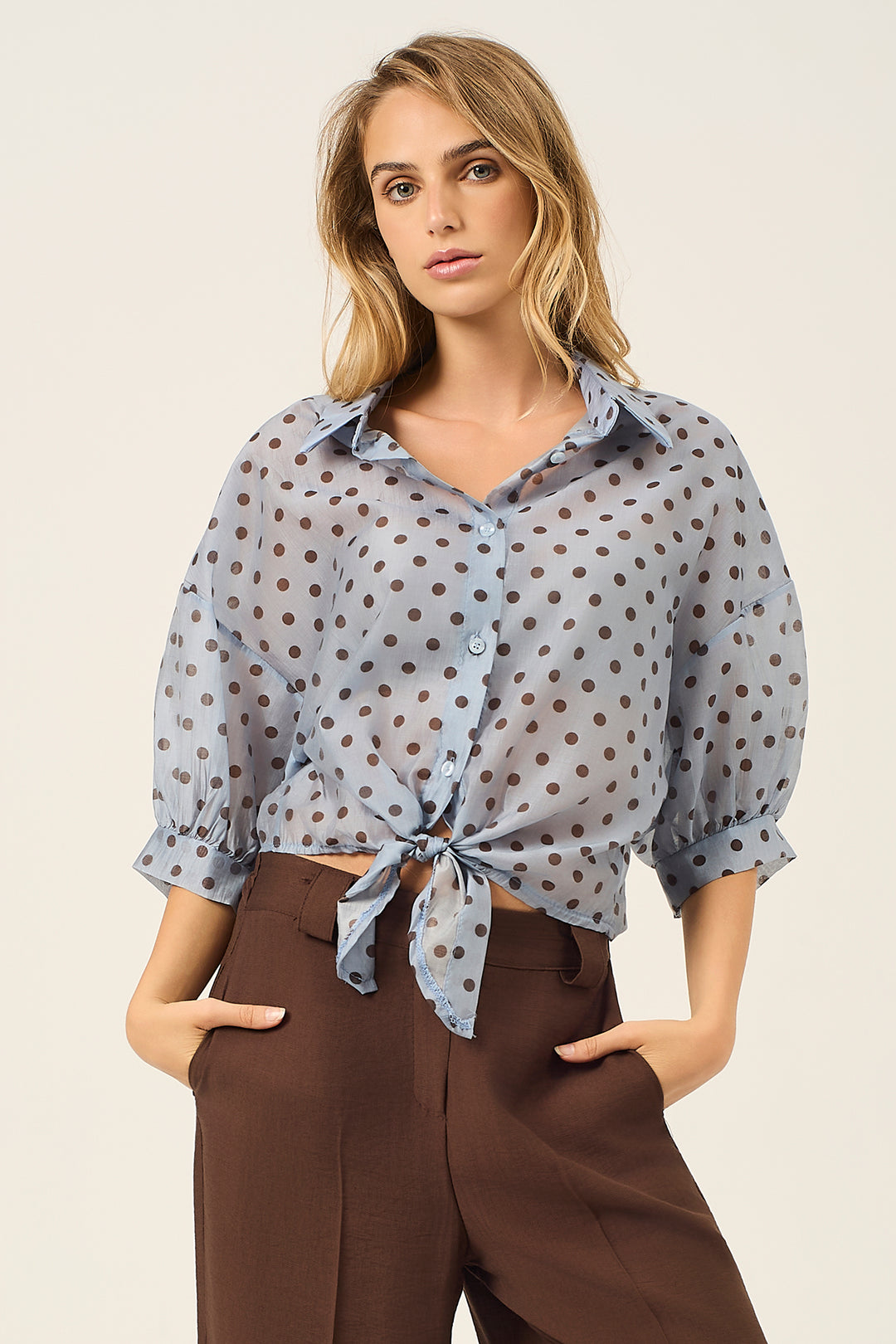 Camicia con nodo a pois