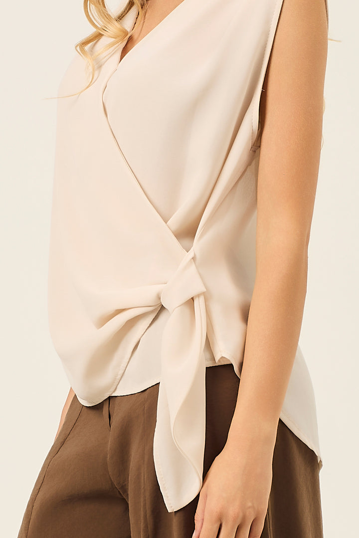 Blusa a V in georgette con nodo laterale