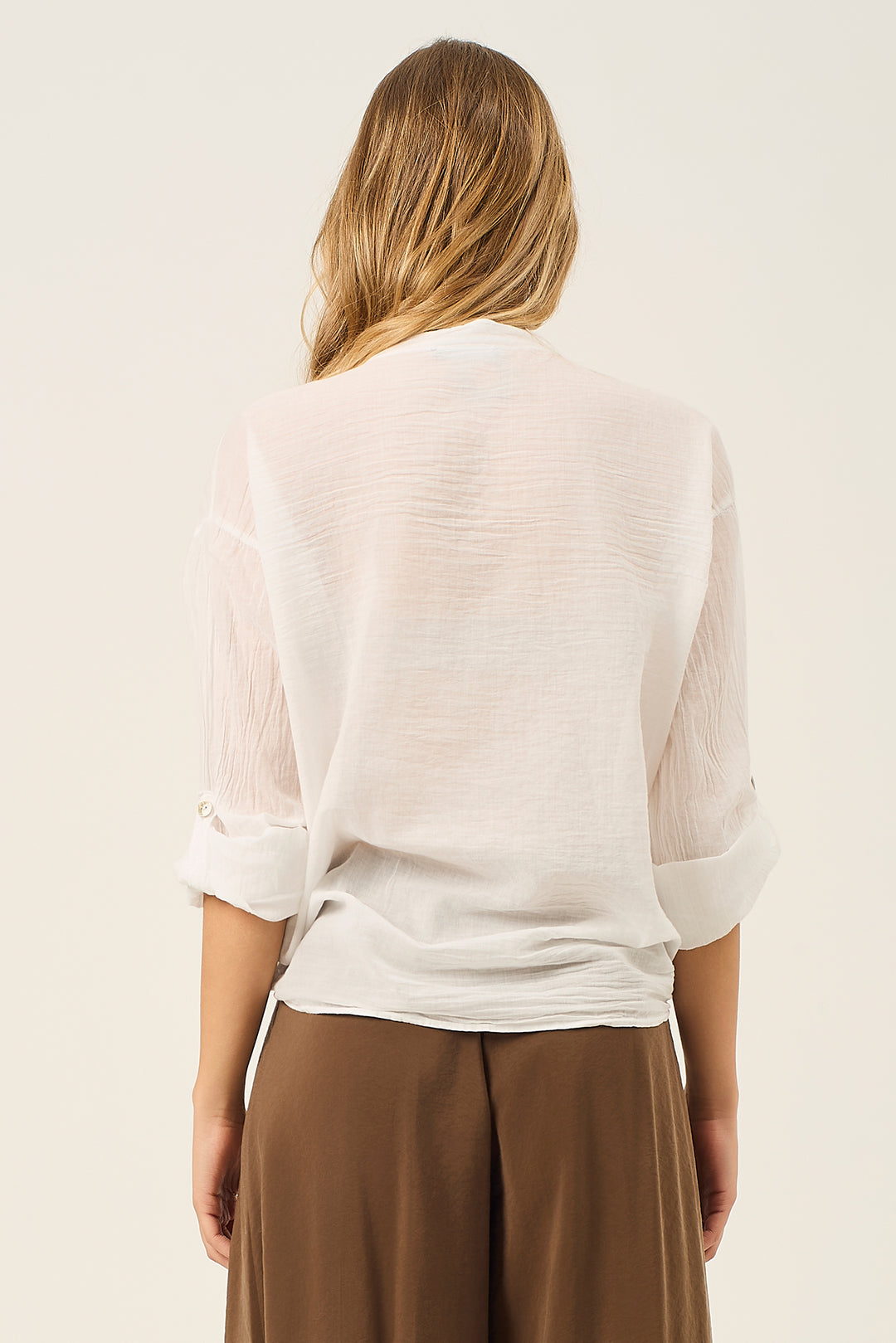Camicia in mussola con ricamo floreale