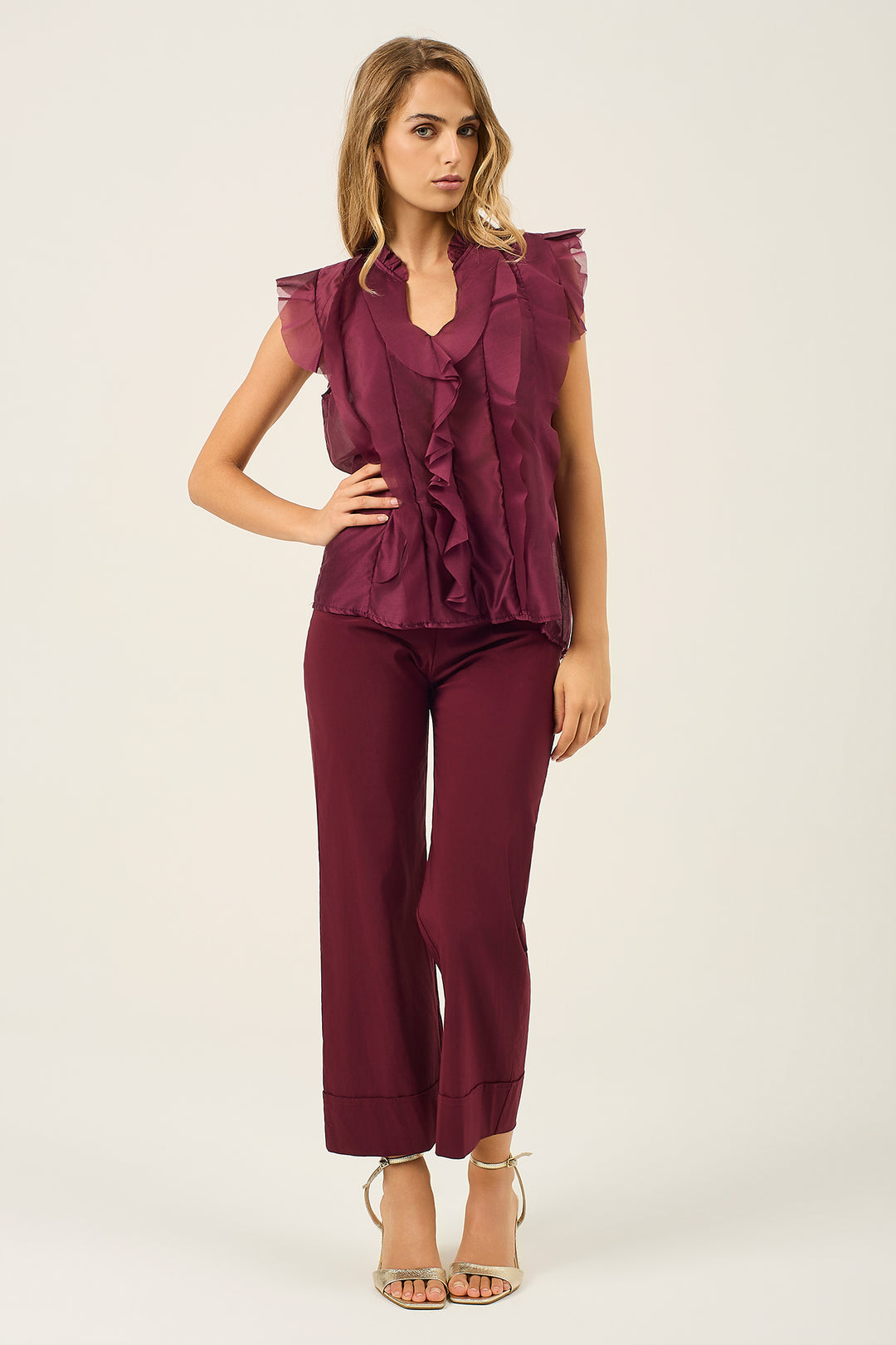 Camicia smanicata con volant