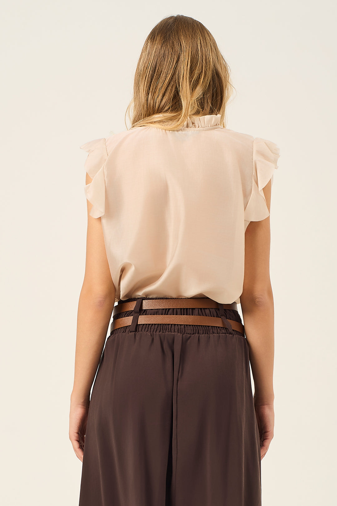Camicia smanicata con volant