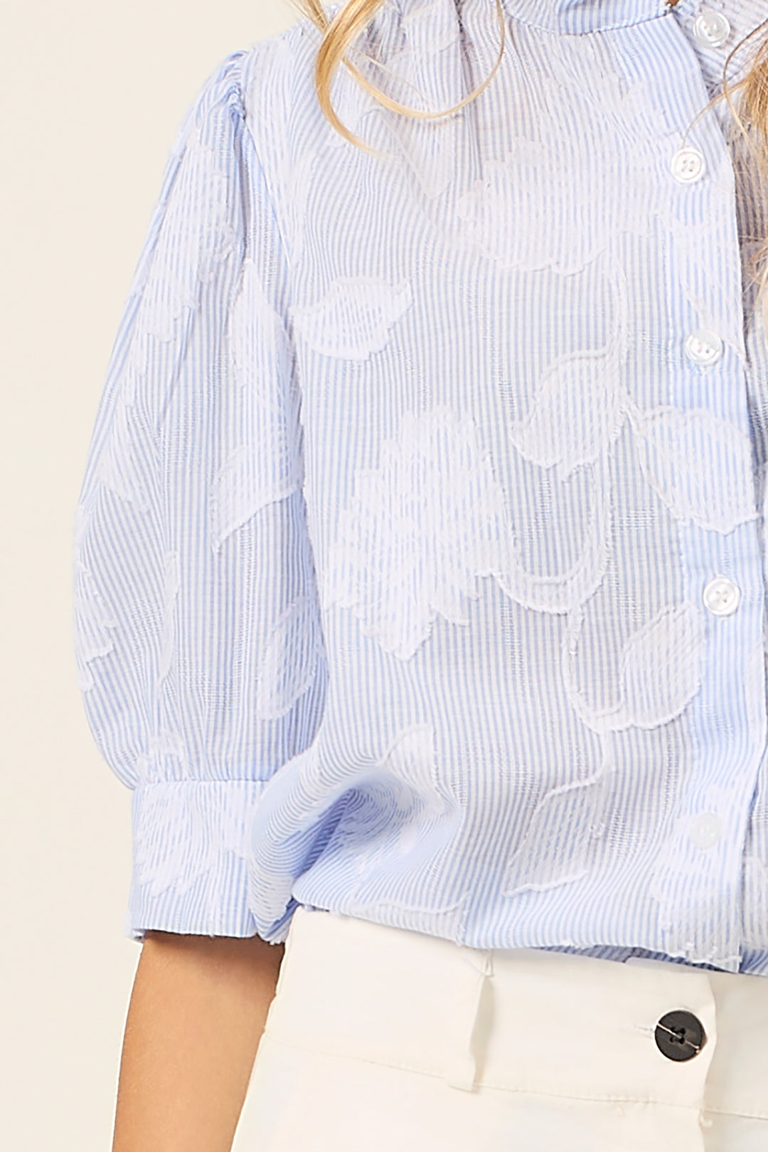 Camicia millerighe con ricamo floreale
