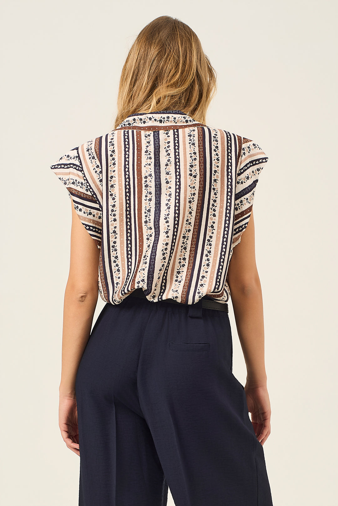 Camicia fantasia righe con fiorellini