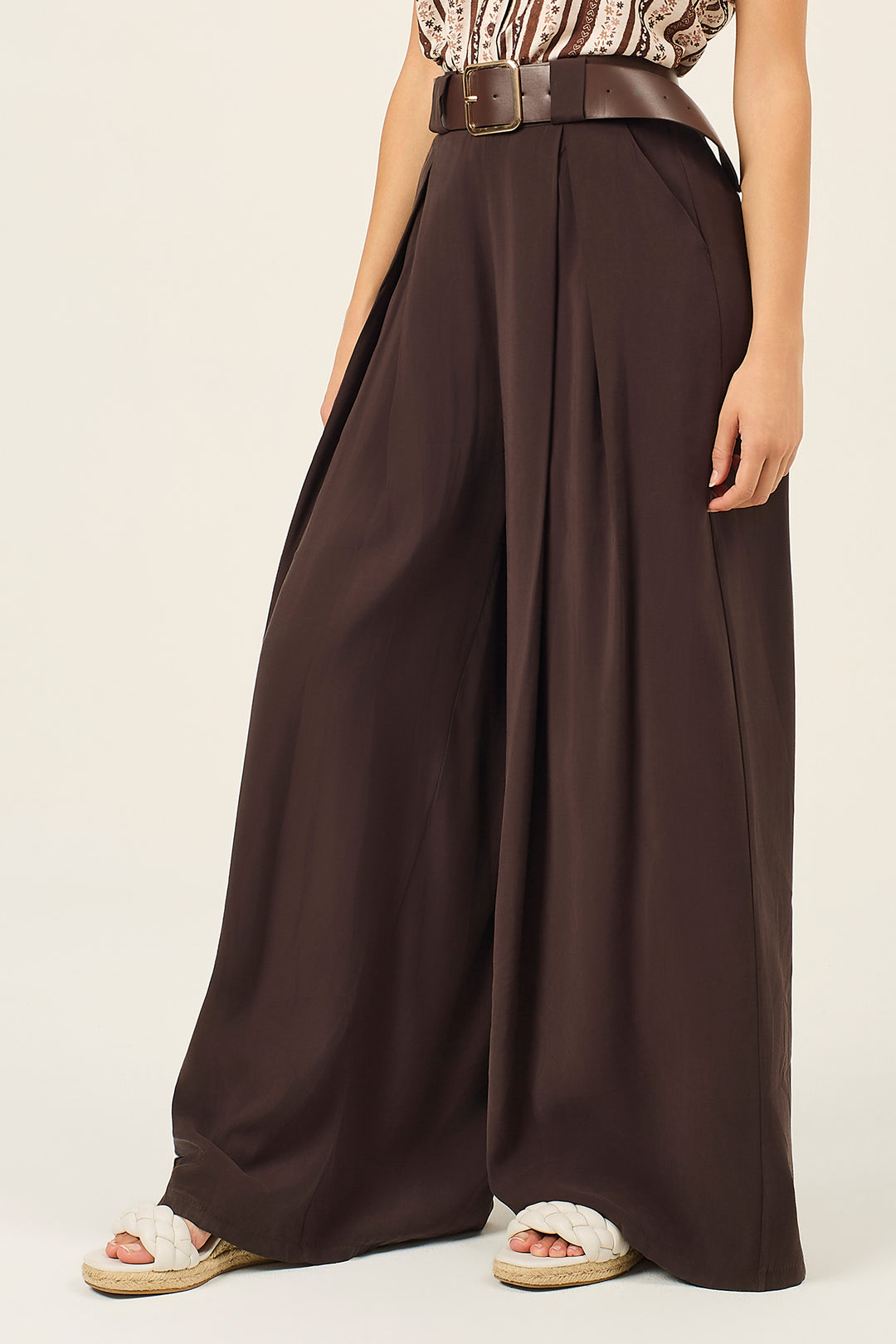 Pantalone over con pieghe