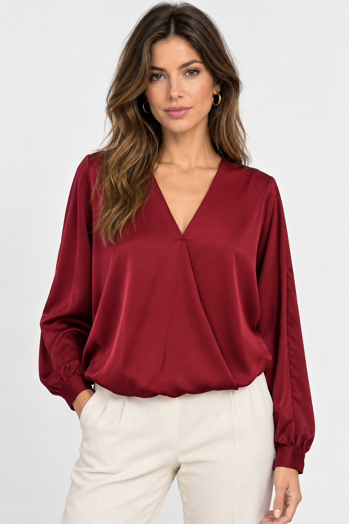 Blusa in satin scollo a V