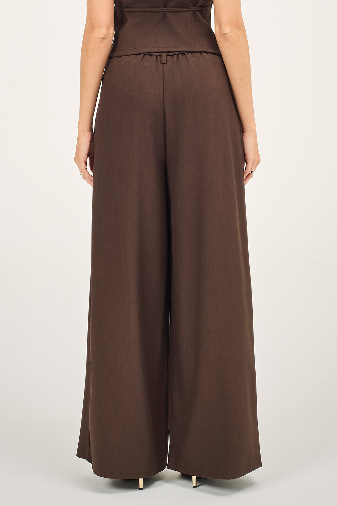 Pantalone a palazzo con pieghe e pinces