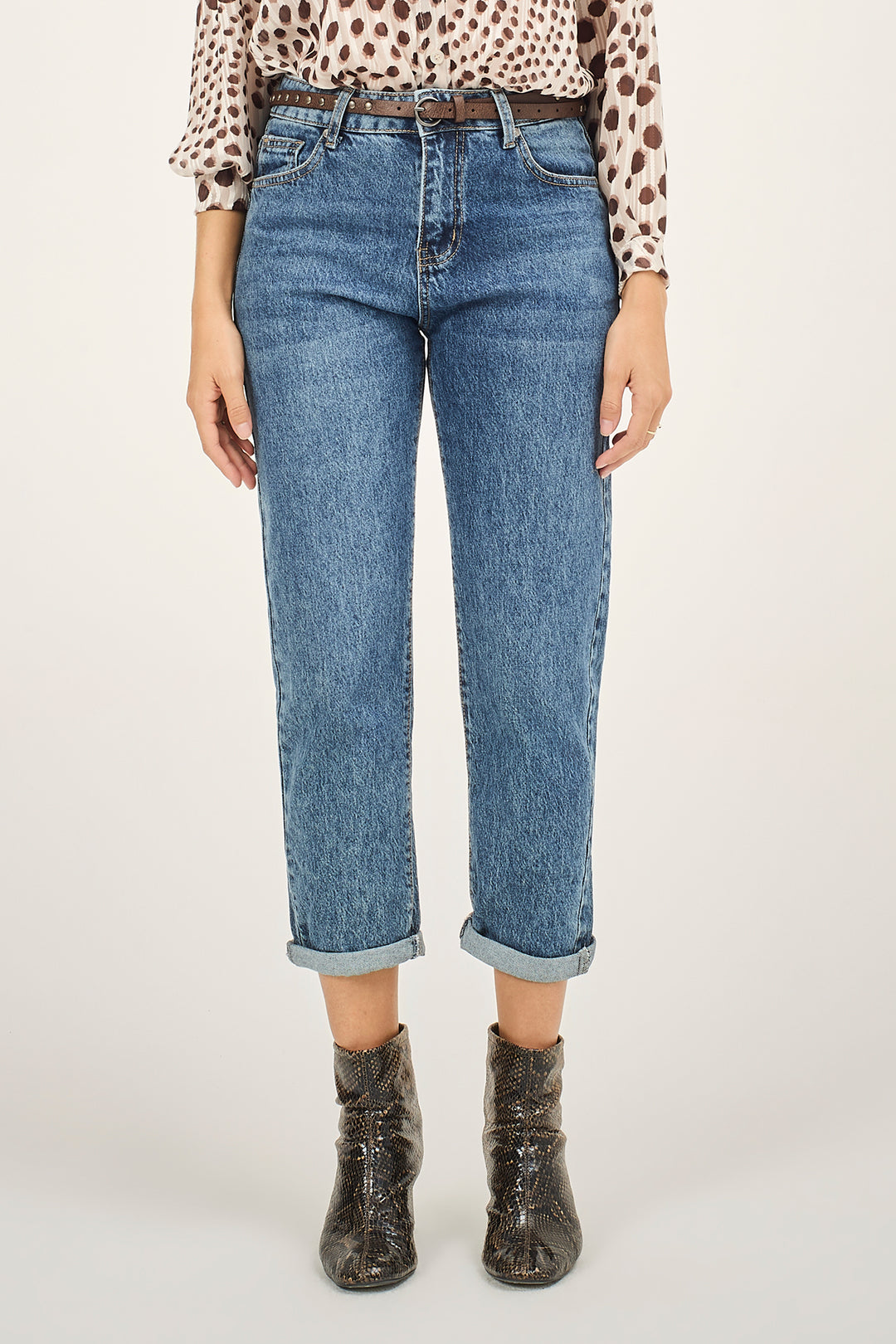 Jeans cropped con cinta in ecopelle