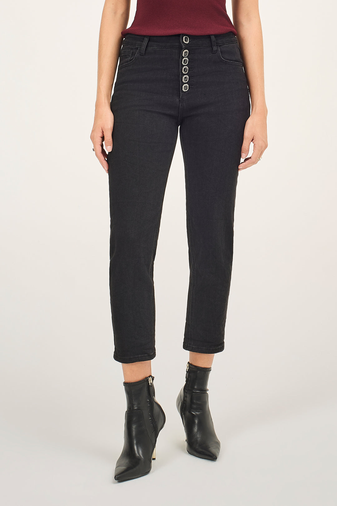 Jeans nero con bottoni gioiello