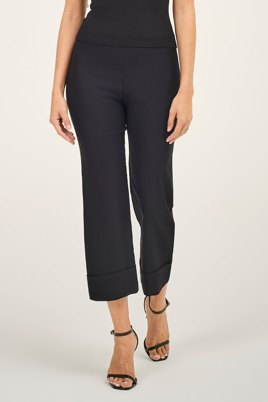 Pantalone cropped con risvolto