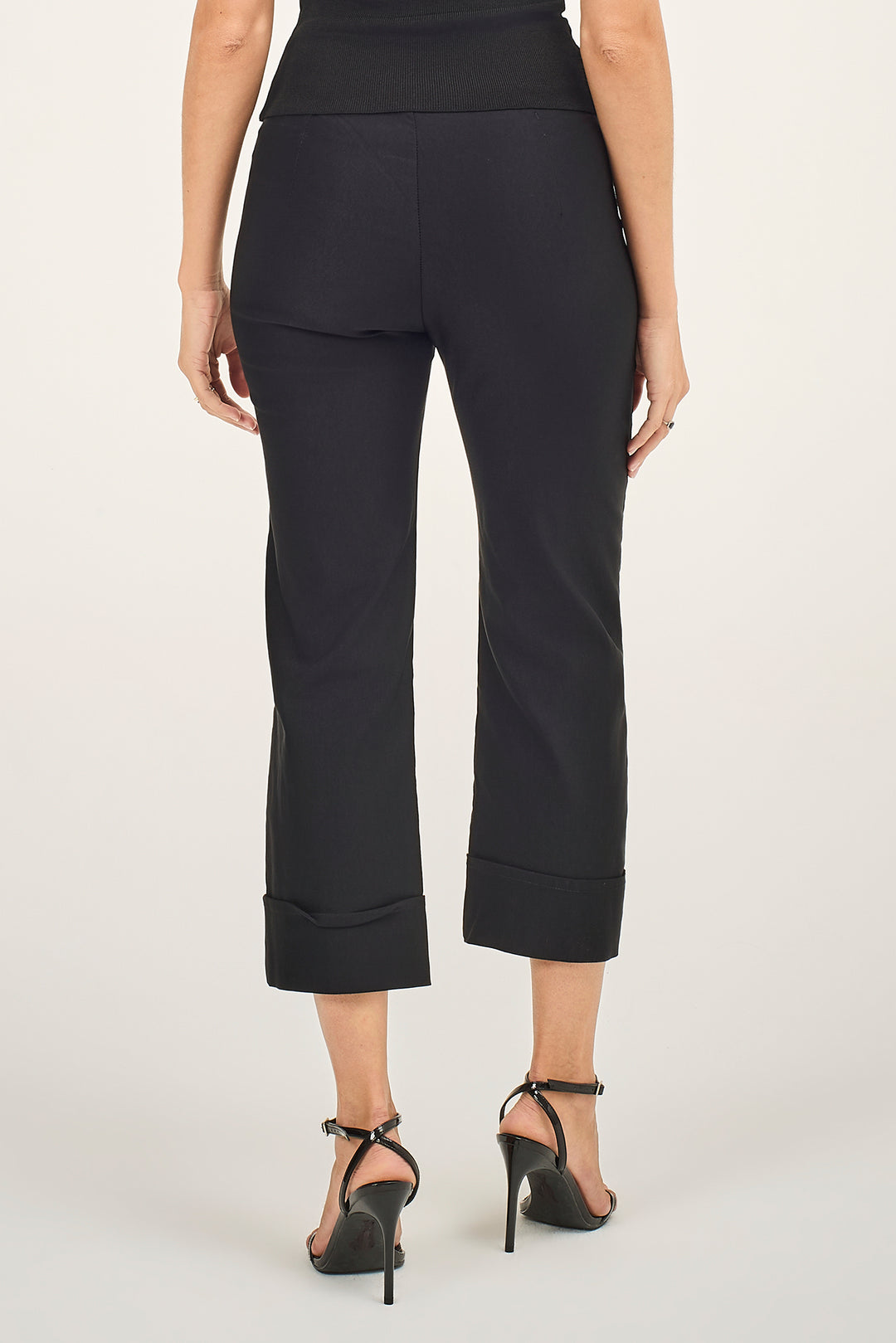 Pantalone cropped con risvolto
