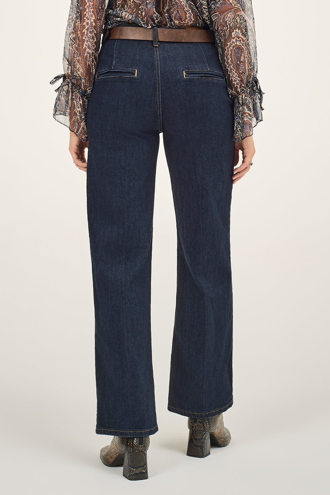 Jeans straight con cinta in ecopelle