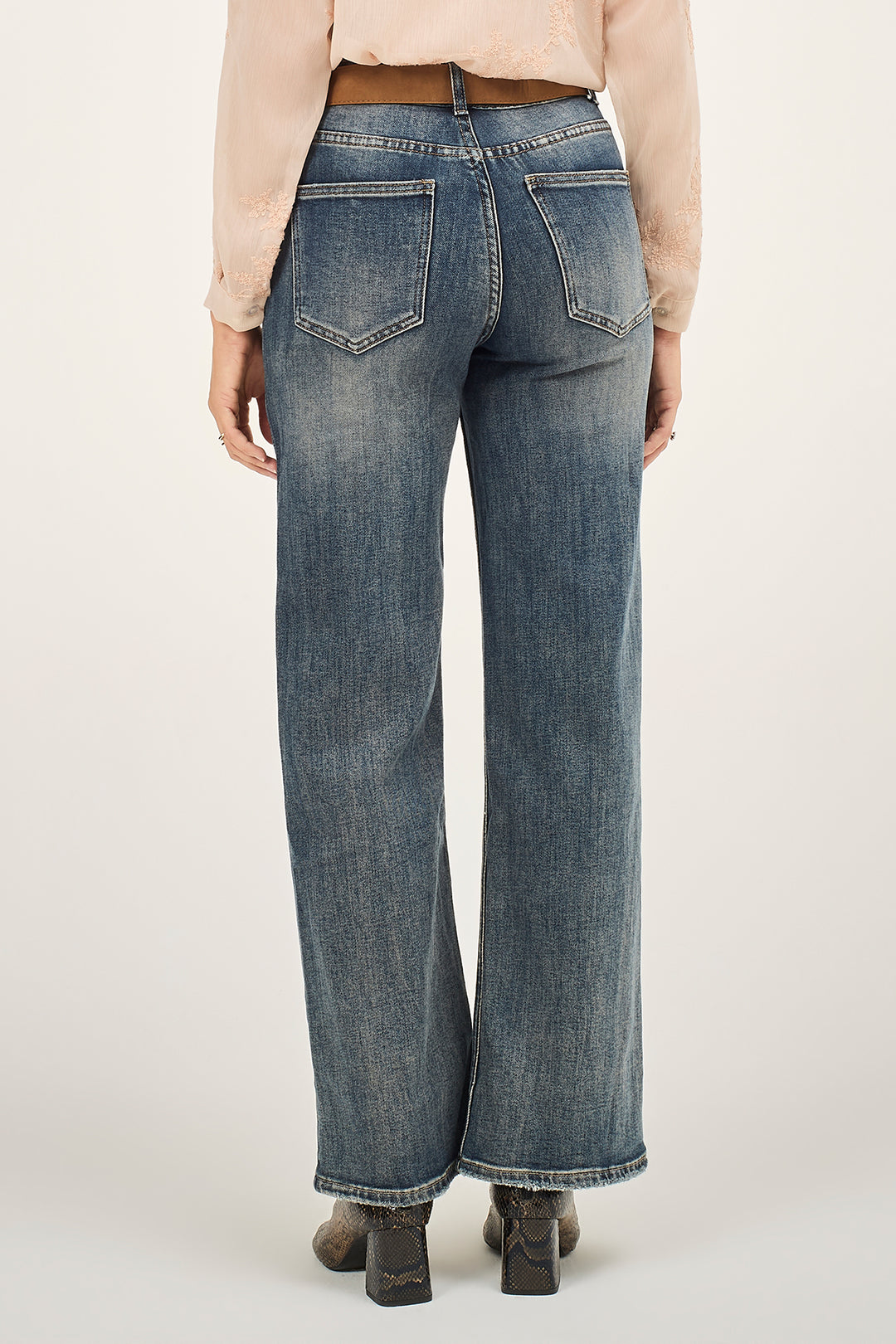 Jeans wide leg con cinta