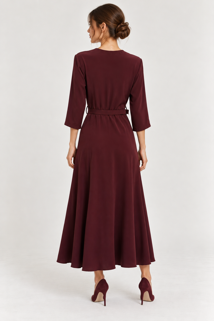 Abito lungo in satin con cinta