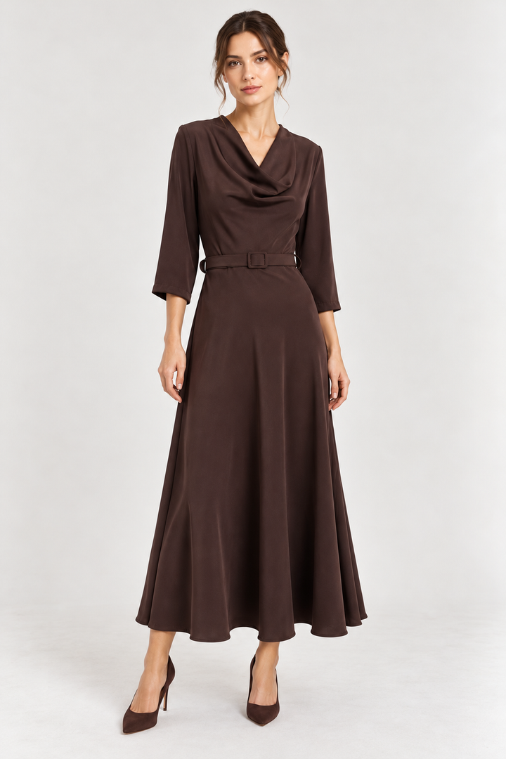 Abito lungo in satin con cinta