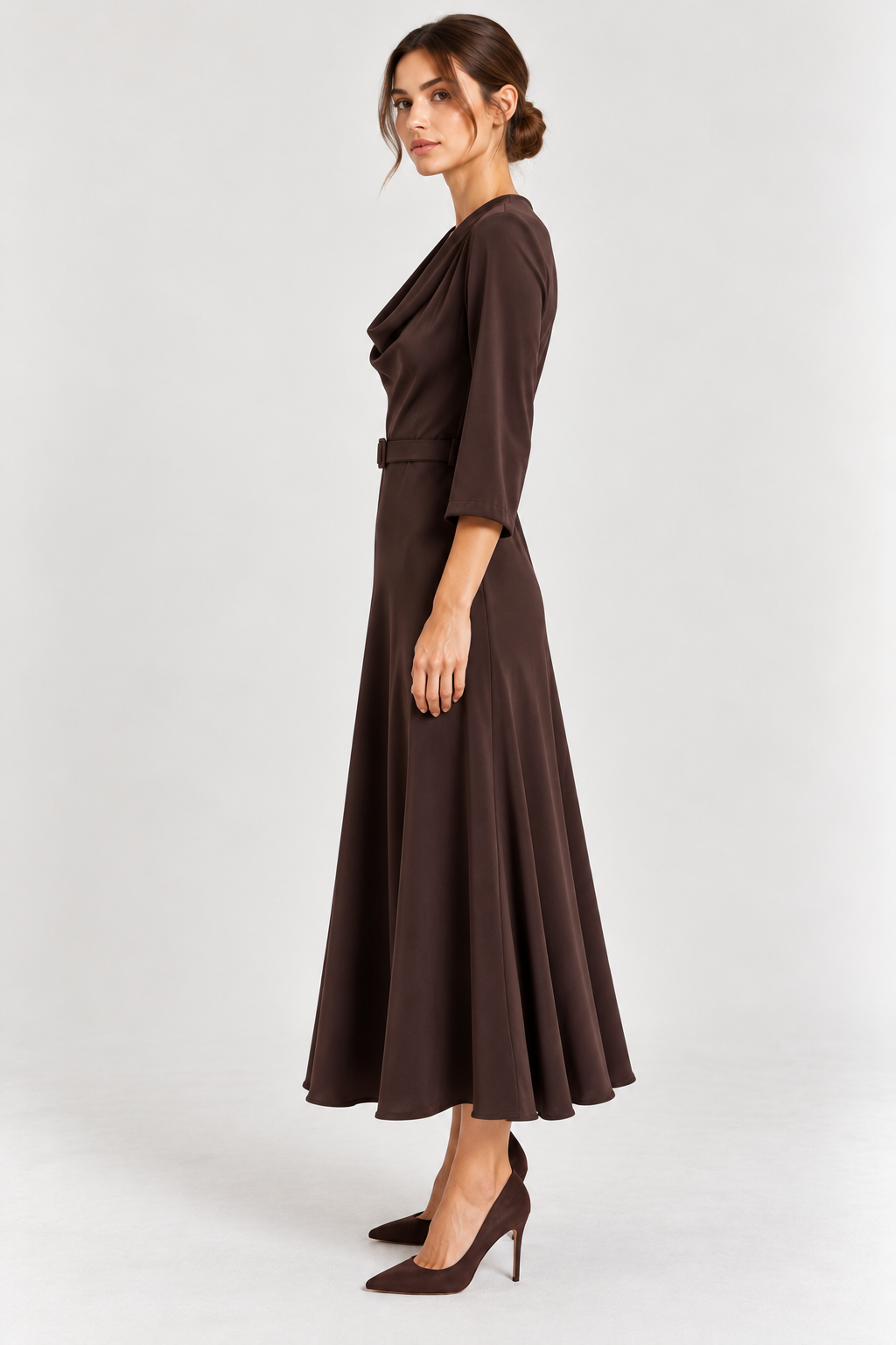 Abito lungo in satin con cinta
