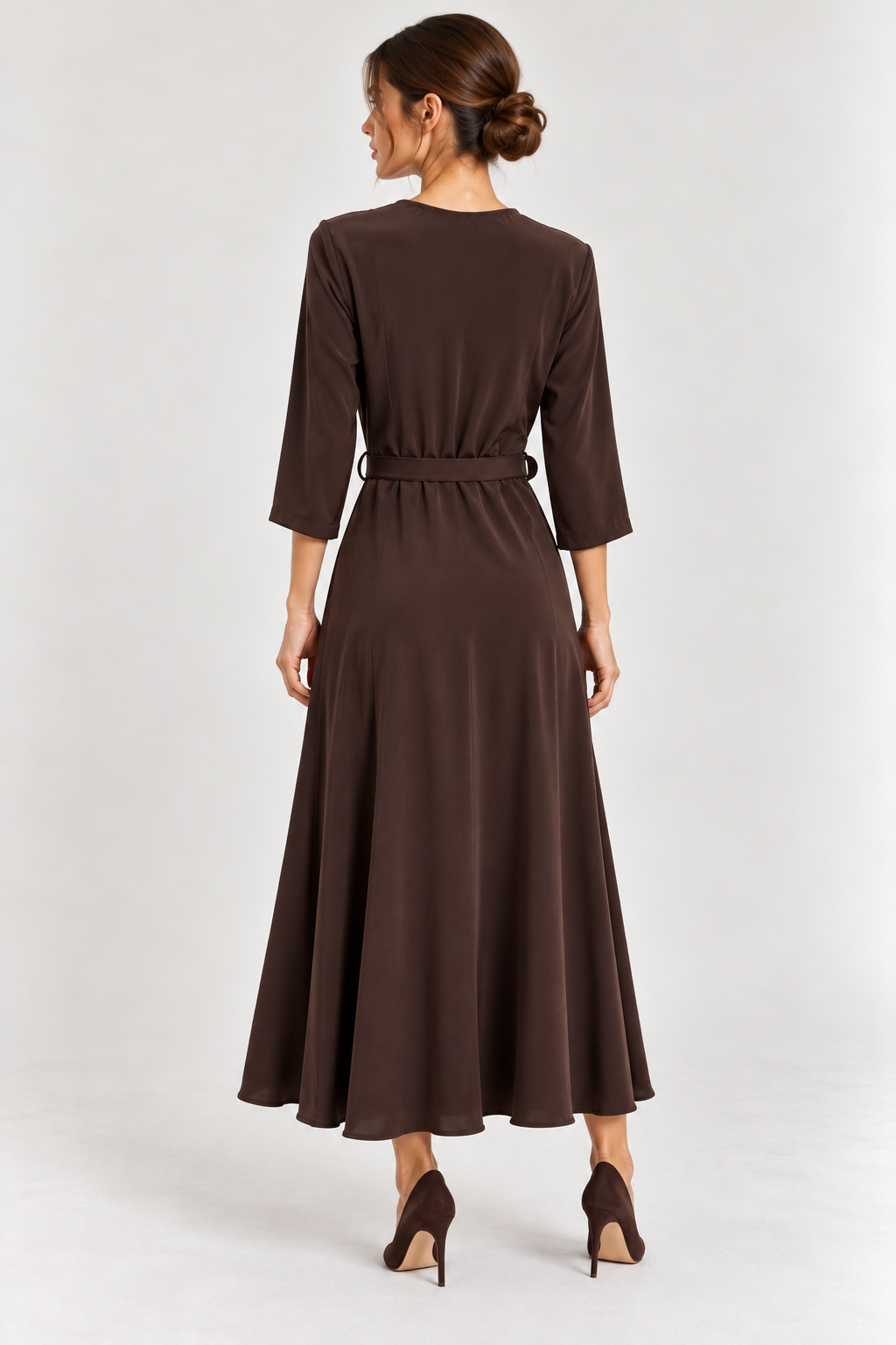 Abito lungo in satin con cinta