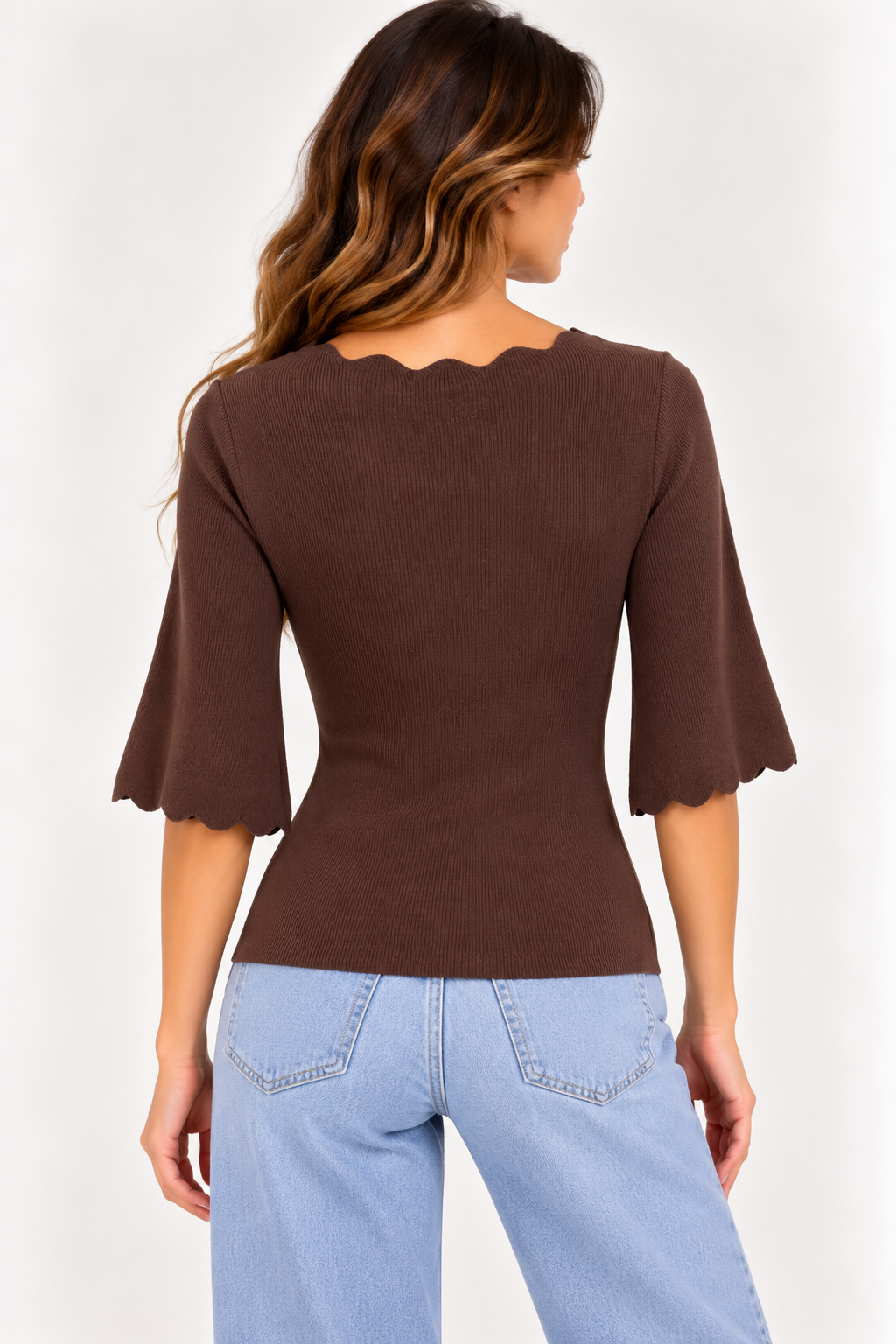 Maglia con bordi a ondine