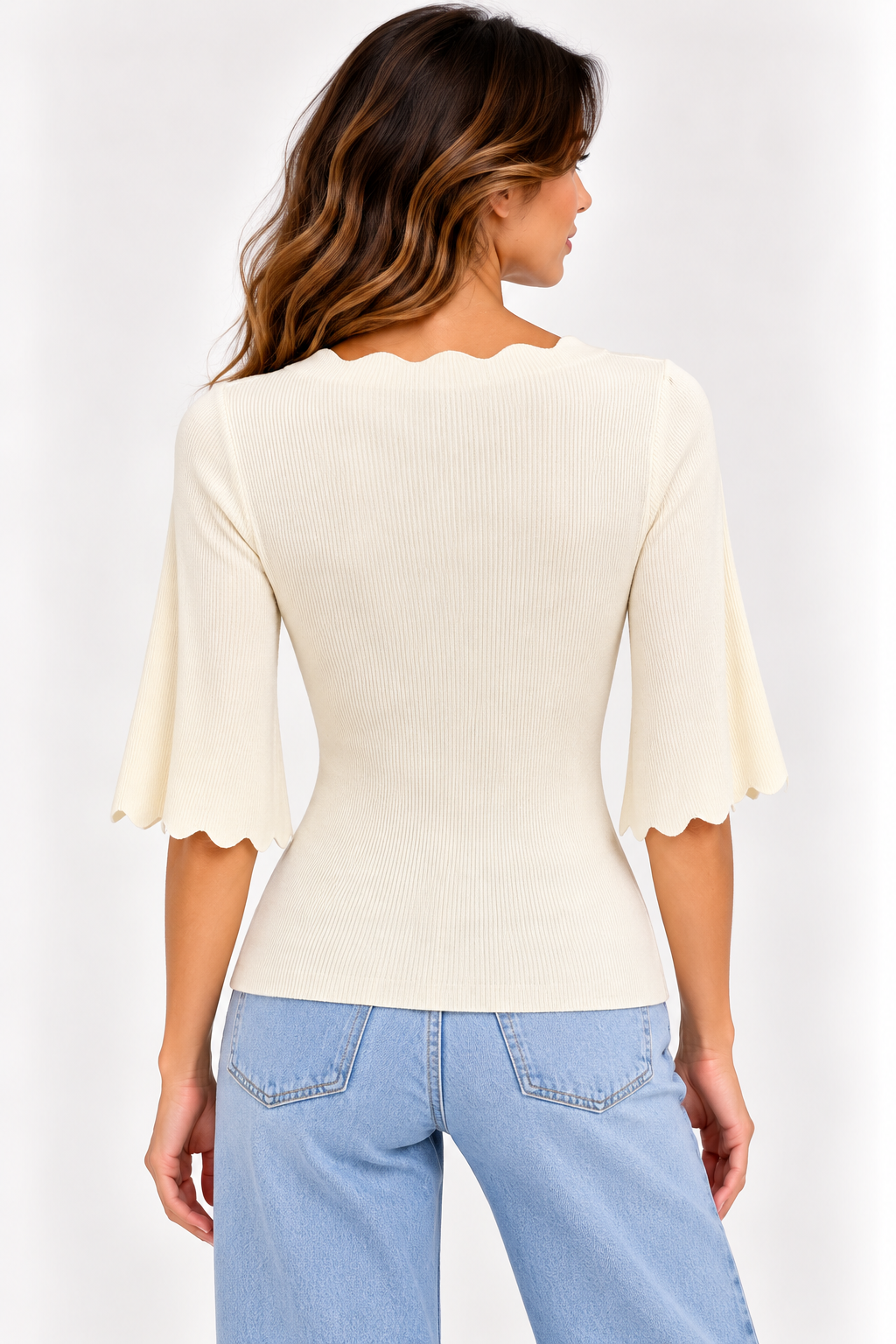 Maglia con bordi a ondine