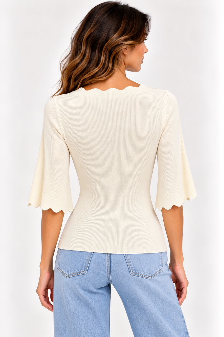 Maglia con bordi a ondine