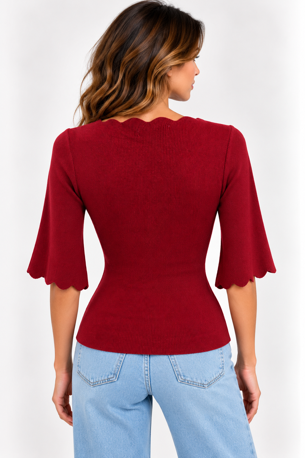 Maglia con bordi a ondine