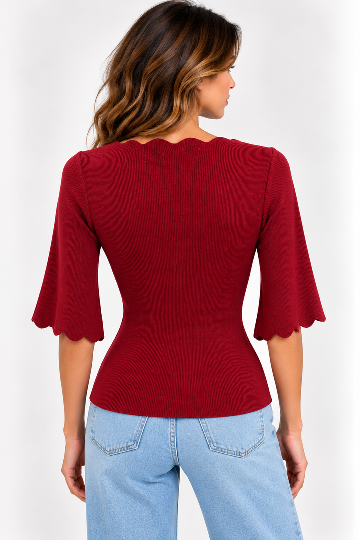 Maglia con bordi a ondine