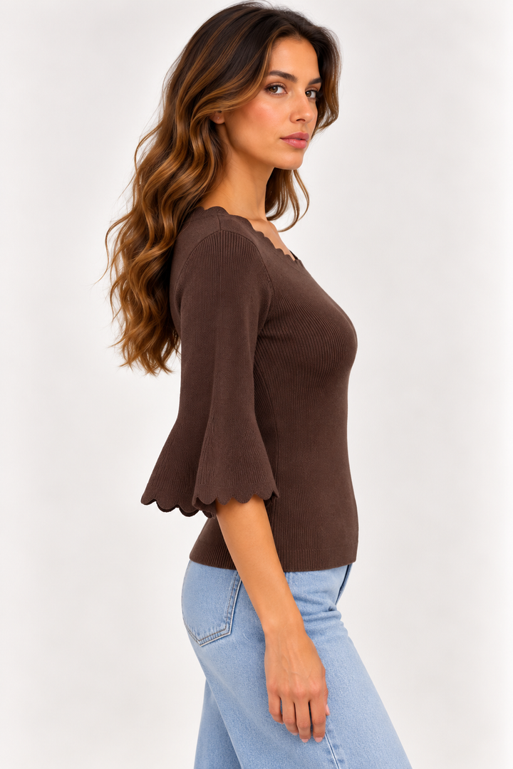 Maglia con bordi a ondine