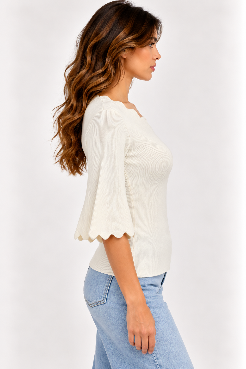 Maglia con bordi a ondine